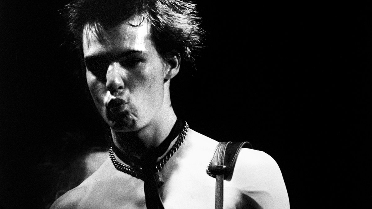 Det var den 2 februari och året var 1979. Sex Pistols-basisten Sid Vicious hade precis släppts mot borgen och skulle fira sin första natt i frihet. Han festade med sprit och heroin – heroin som han för övrigt fått från sin mor. Han dog senare i sömnen samma natt.