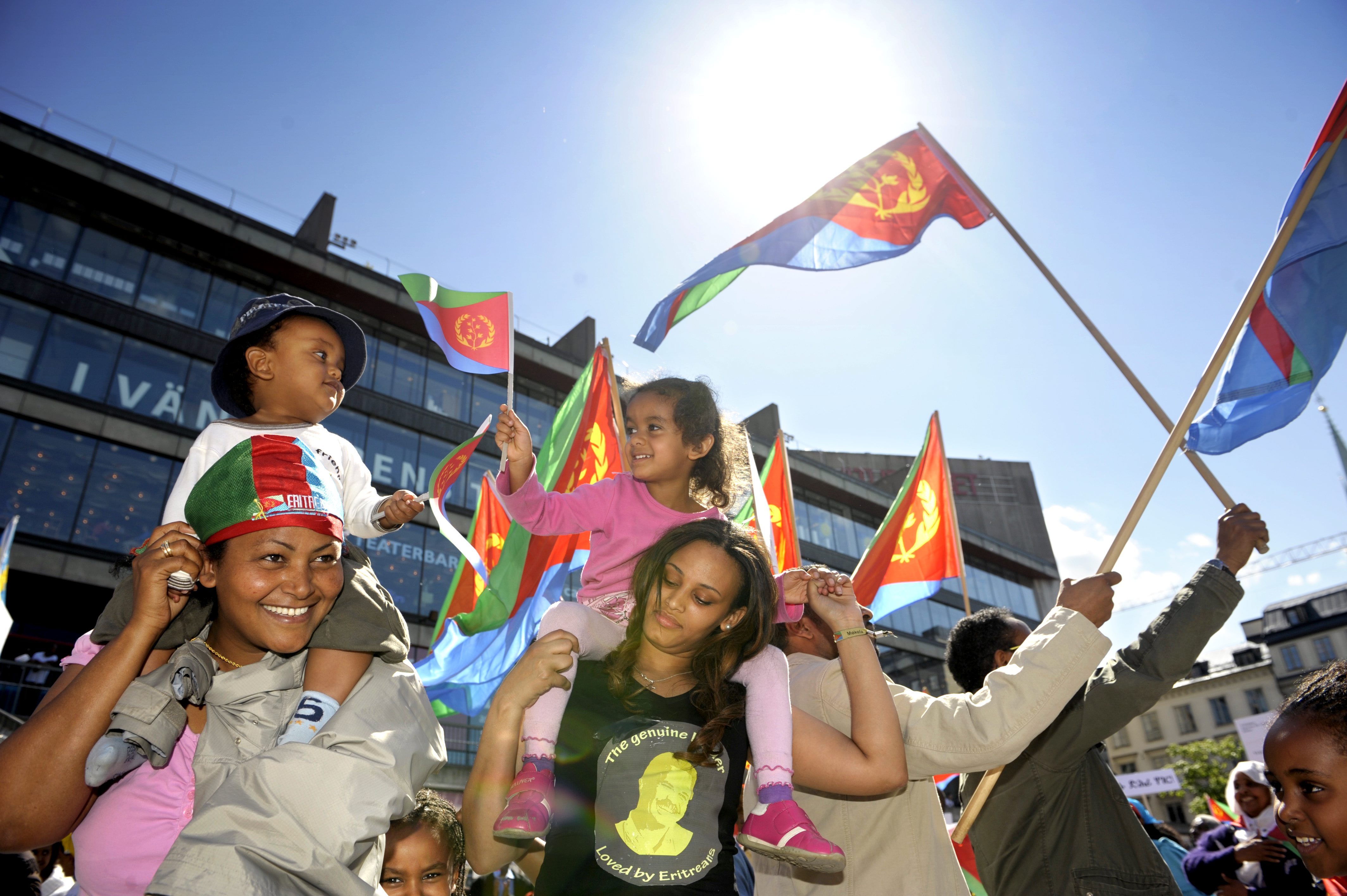 Regeringstrogna eritreaner i Sverige har dock protesterat mot svenska mediers kampanj för Isaak.