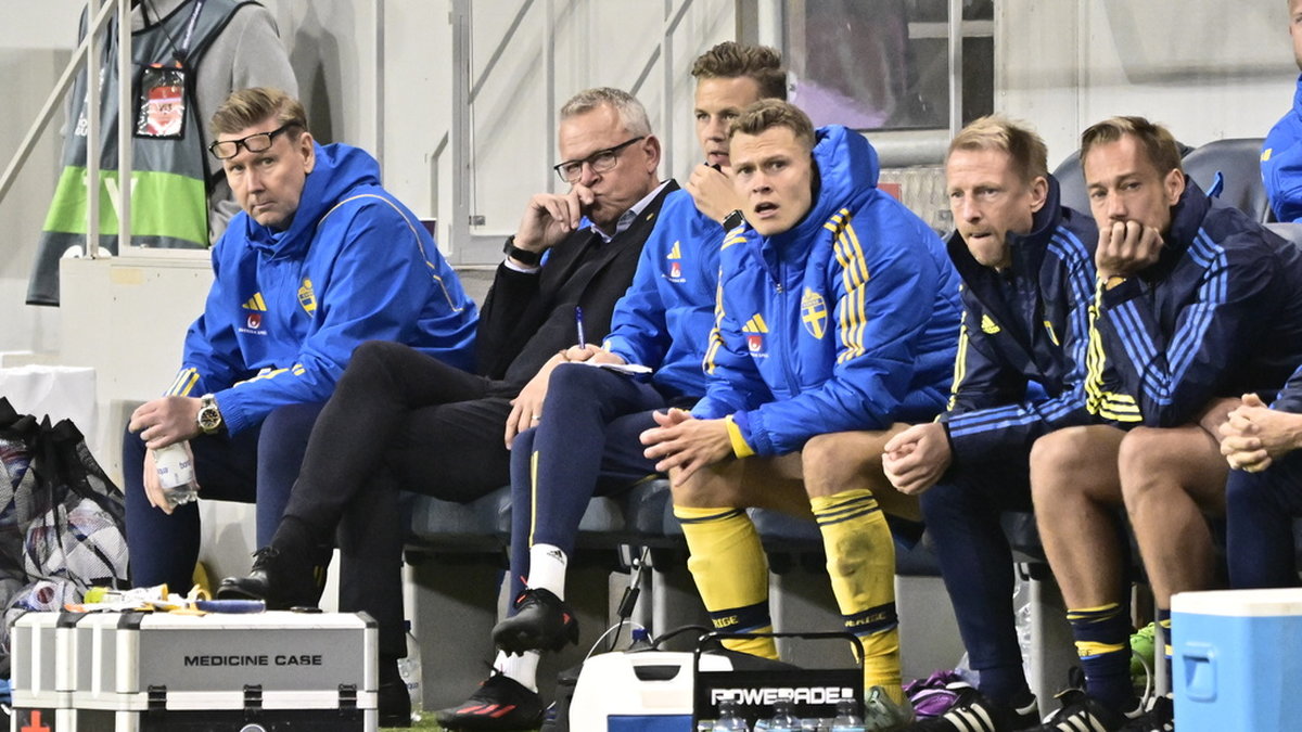 Deppigt på bänken. Sverige flyttas ned till C-divisionen i Nations League. Seger krävdes mot Slovenien, men Sverige fick bara 1–1.