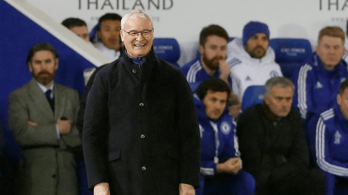 Claudio Ranieri är nöjd, medan Mourinho i bakgrunden i alls var speciellt nöjd. 