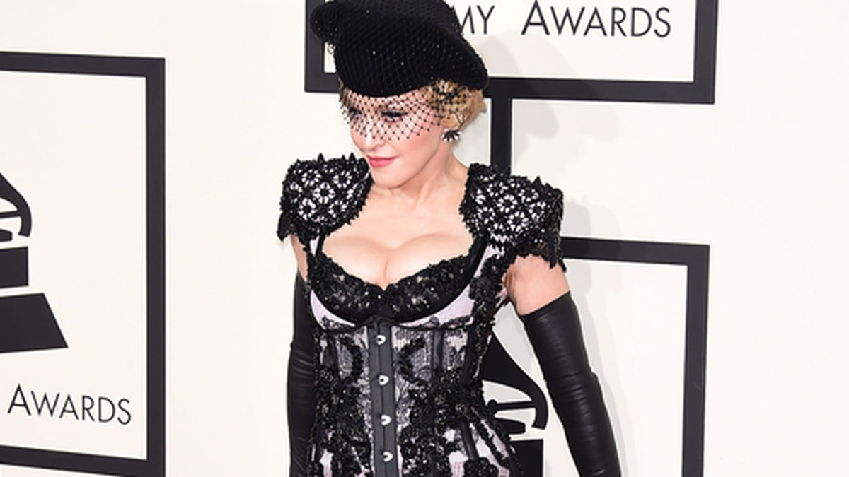 Madonna kom i en burleskinspirerad outfit. 