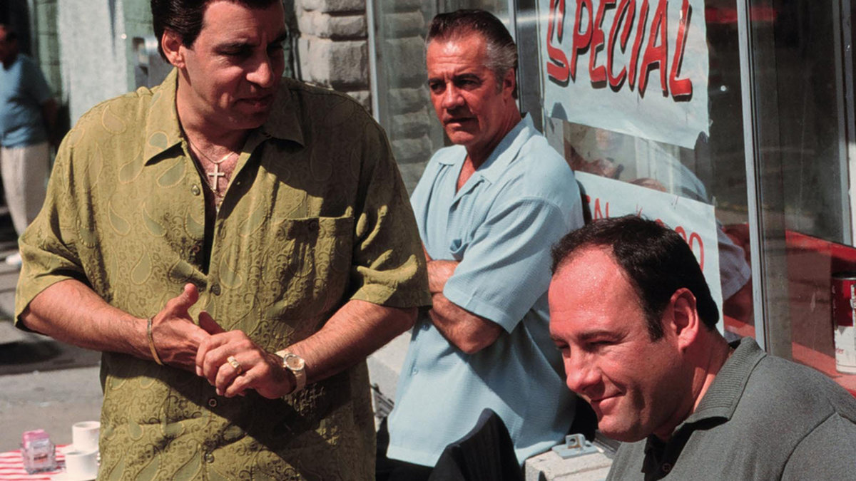 Steve van Zandt, Tony Sirico och James Gandolfini i Sopranos. Oktober 1999. Tony Soprano såg kanske ljust på livet då och då. “Even a broken clock is right twice a day", säger han i serien. 