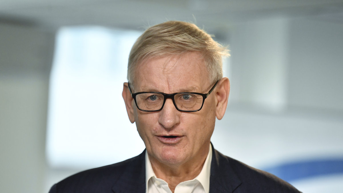 Carl Bildt möts av stark kritik efter uppmärksammat Twitter-inlägg.
