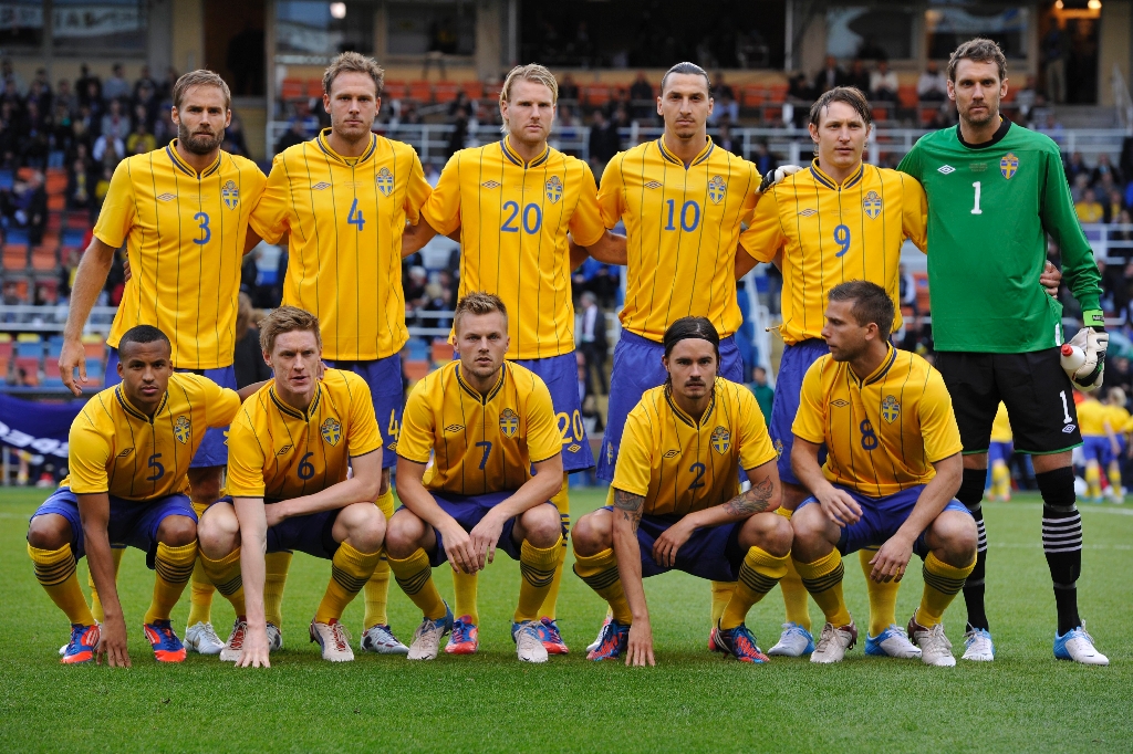 Sveriges backlinje mot Ukraina är yngre än på 20 år när det gäller mästerskapspremiärer.