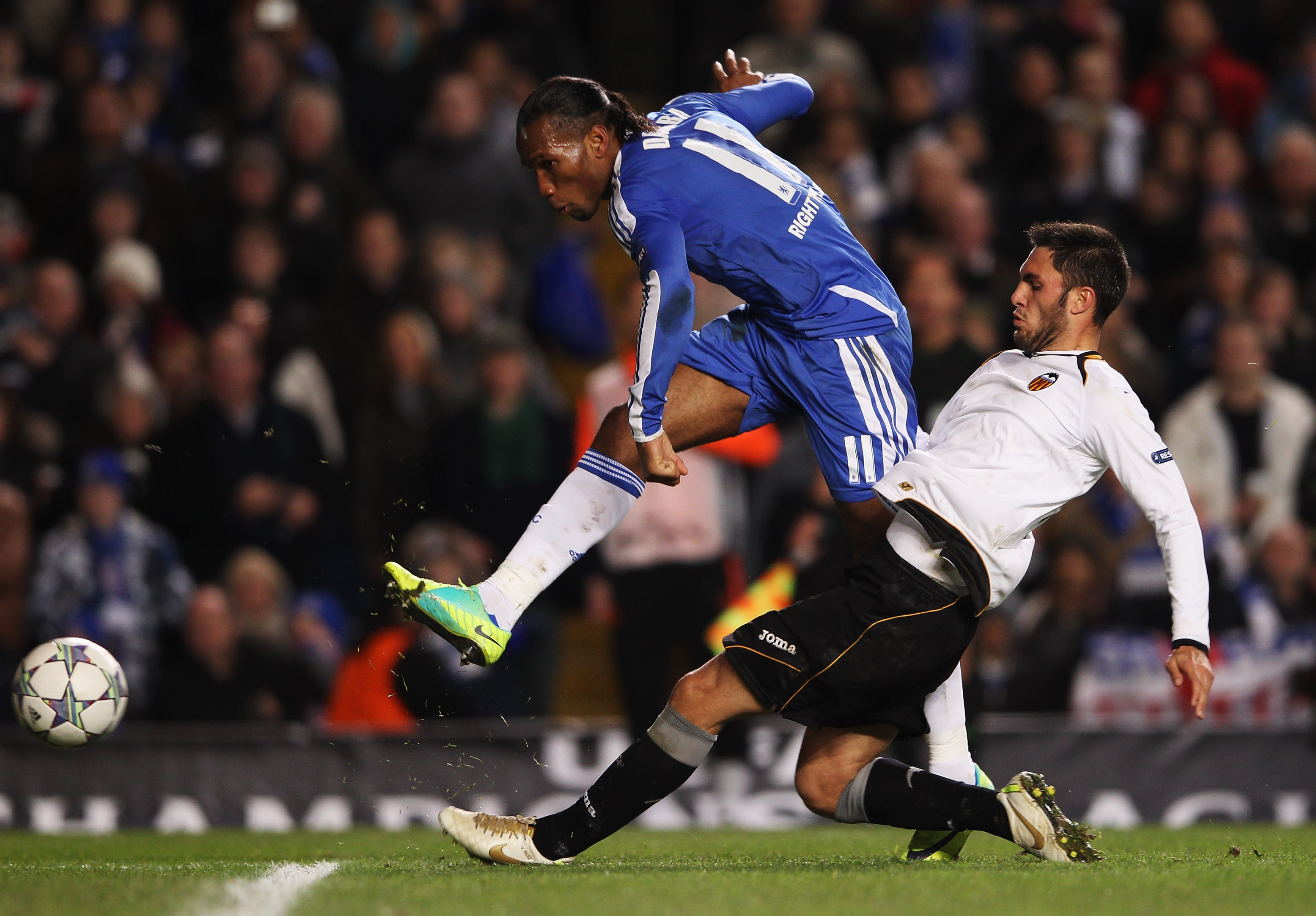 ... Men Didier Drogba gjorde två mål och frälste Chelsea. ... Men Didier Drogba gjorde två mål och frälste Chelsea.