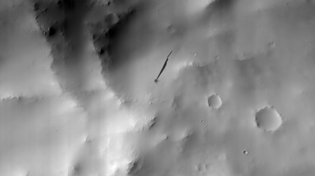 Nasa har publicerat bilder från Mars där det ser ut som om att ett rymdskepp har kraschlandat. Nasa har publicerat bilder från Mars där det ser ut som om att ett rymdskepp har kraschlandat.