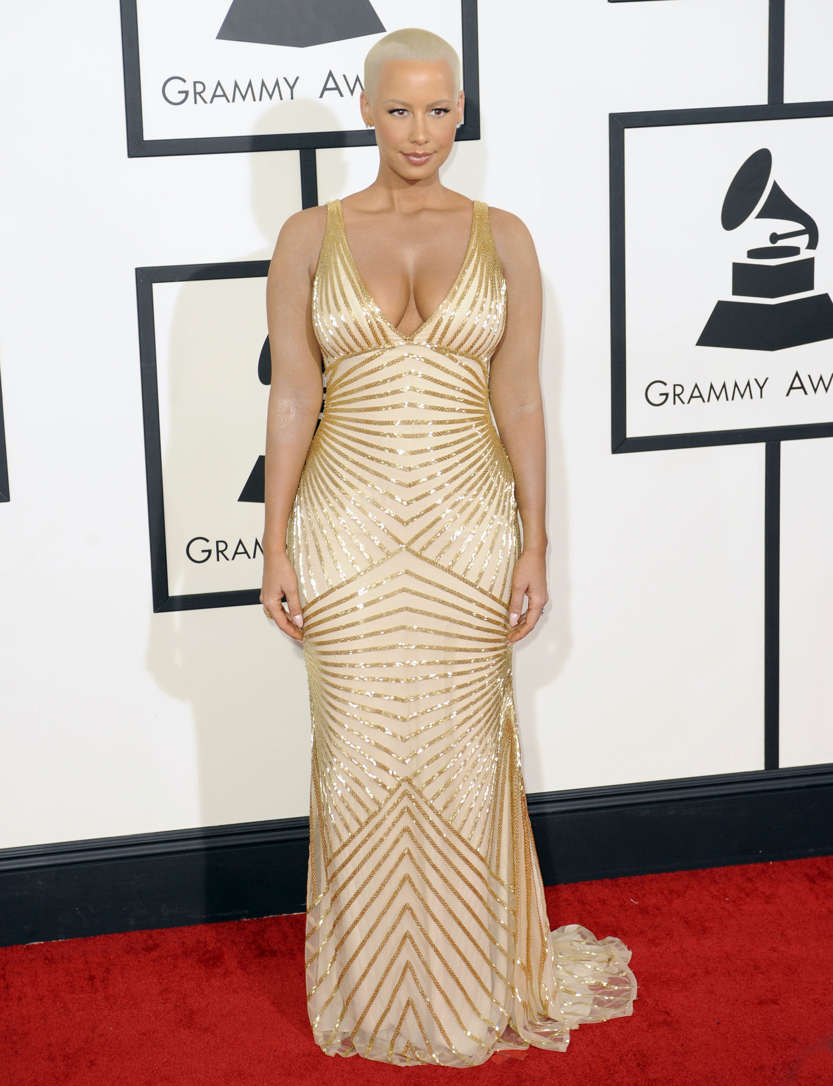 Amber Rose tog sig tid att posera utan kärleken Wiz, för att visa upp sin gudinne-look. Amber Rose tog sig tid att posera utan kärleken Wiz, för att visa upp sin gudinne-look.