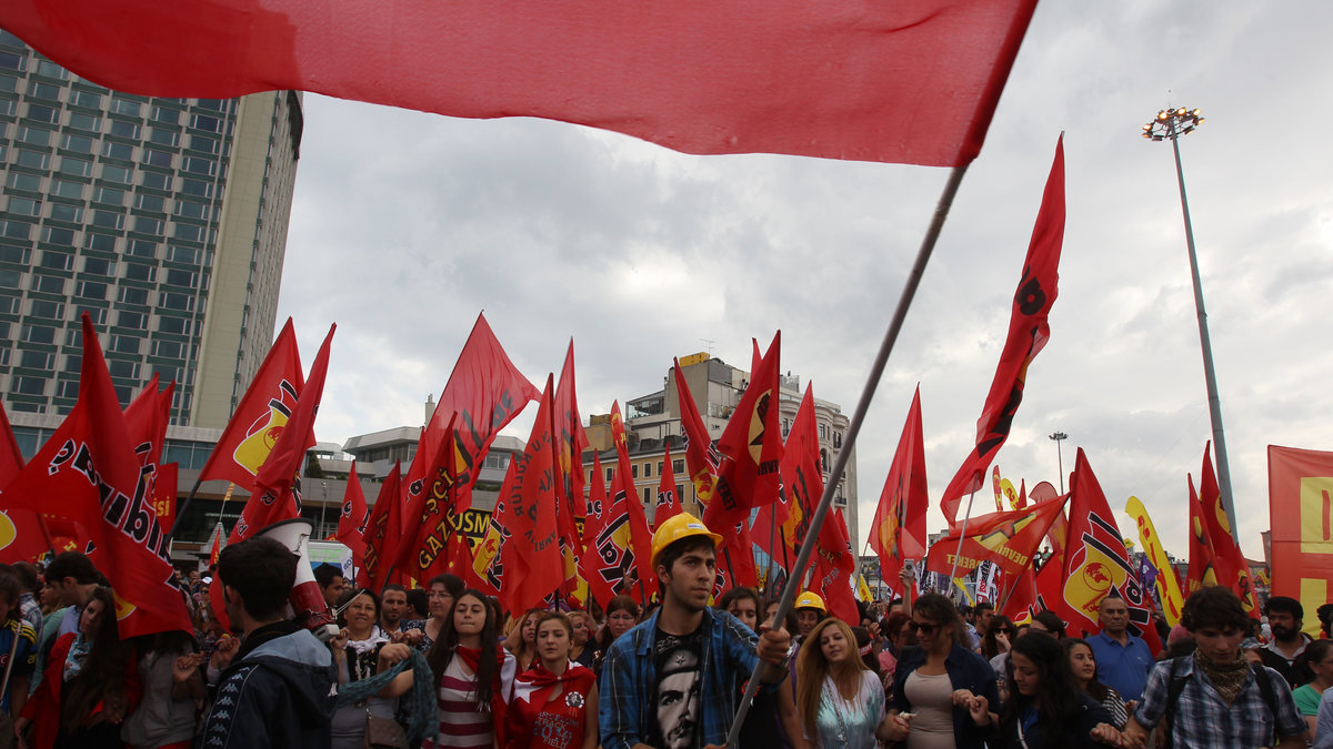 Erdogan har anklagat oppositionspartiet Republikanska folkpartiet (CHP) för att ligga bakom demonstrationerna.
