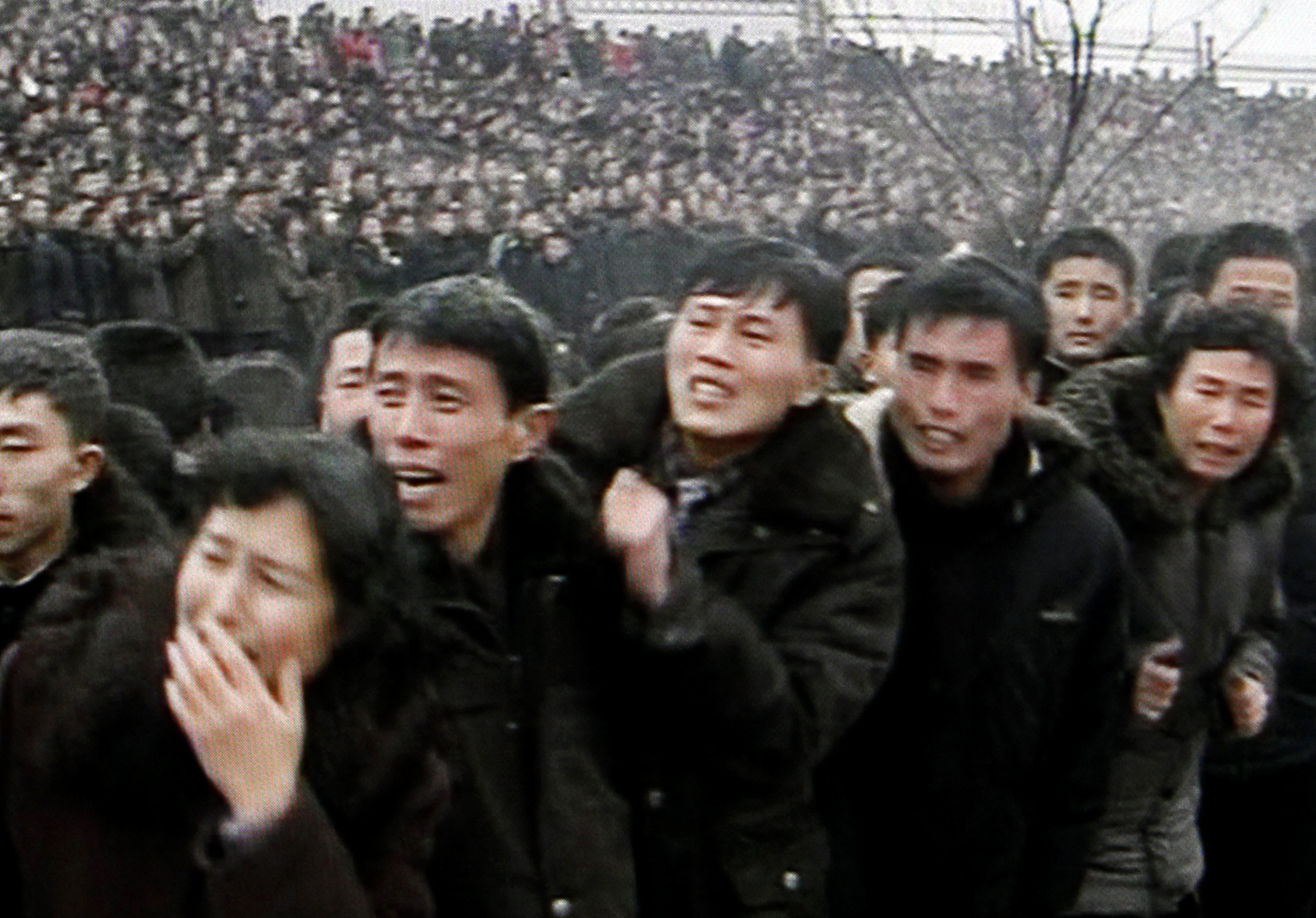 Gatorna på huvudstaden Pyongyang var fyllda med sörjande. Gatorna på huvudstaden Pyongyang var fyllda med sörjande.