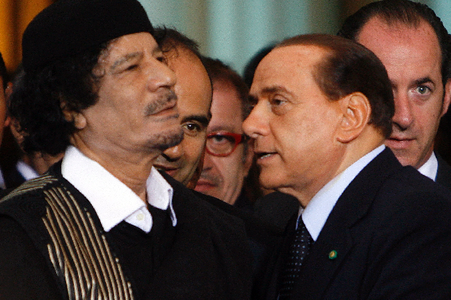 Under sin tid i den politiska toppen har Silvio inte varit sen att hänga med alla typer. Här är han med Libyens omstridde diktator Gaddafi. Under sin tid i den politiska toppen har Silvio inte varit sen att hänga med alla typer. Här är han med Libyens omstridde diktator Gaddafi.