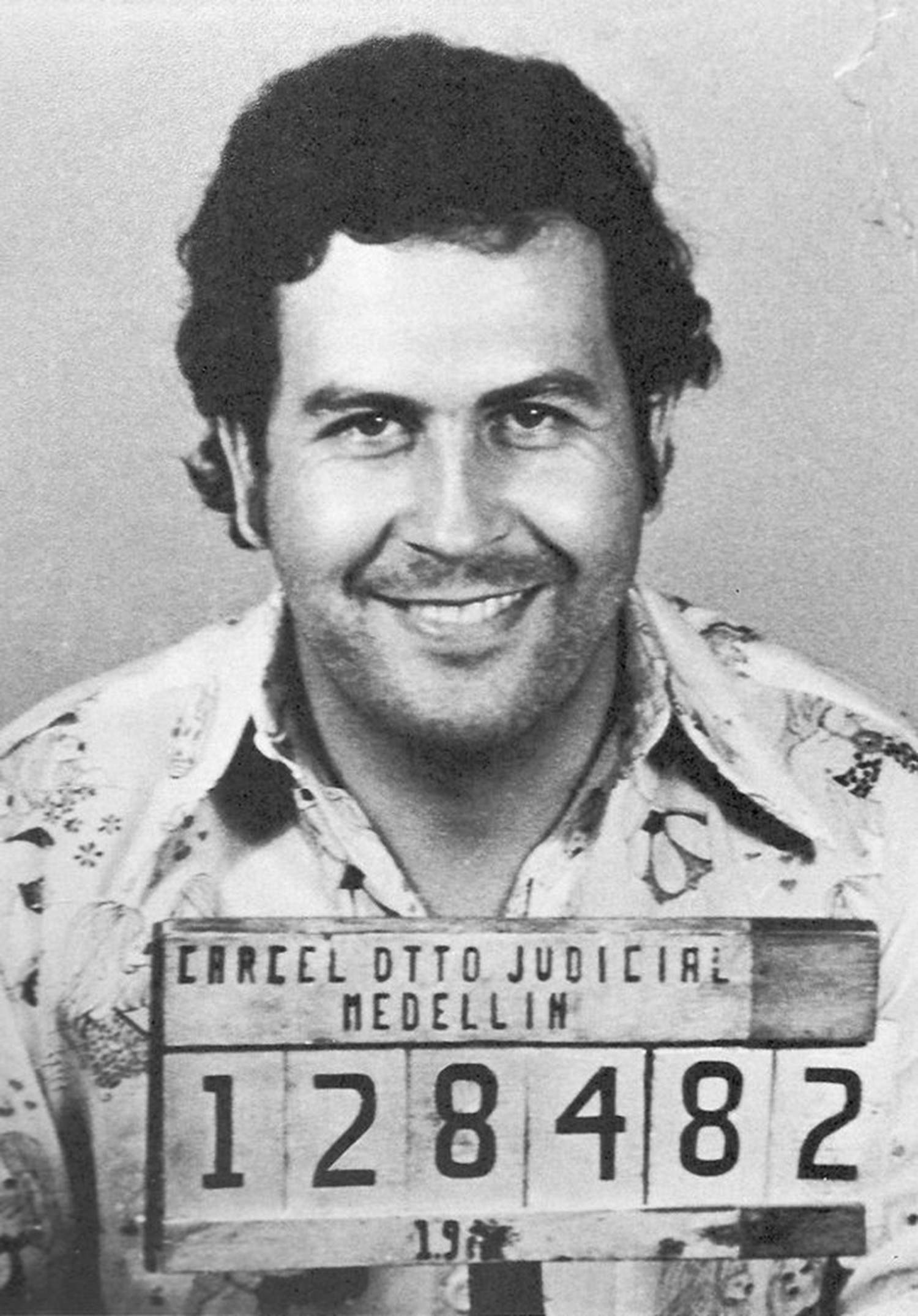 Escobar sköts till döds 1993 efter en lång jakt där både colombiansk polis och amerikansk säkerhetspolis deltagit. 