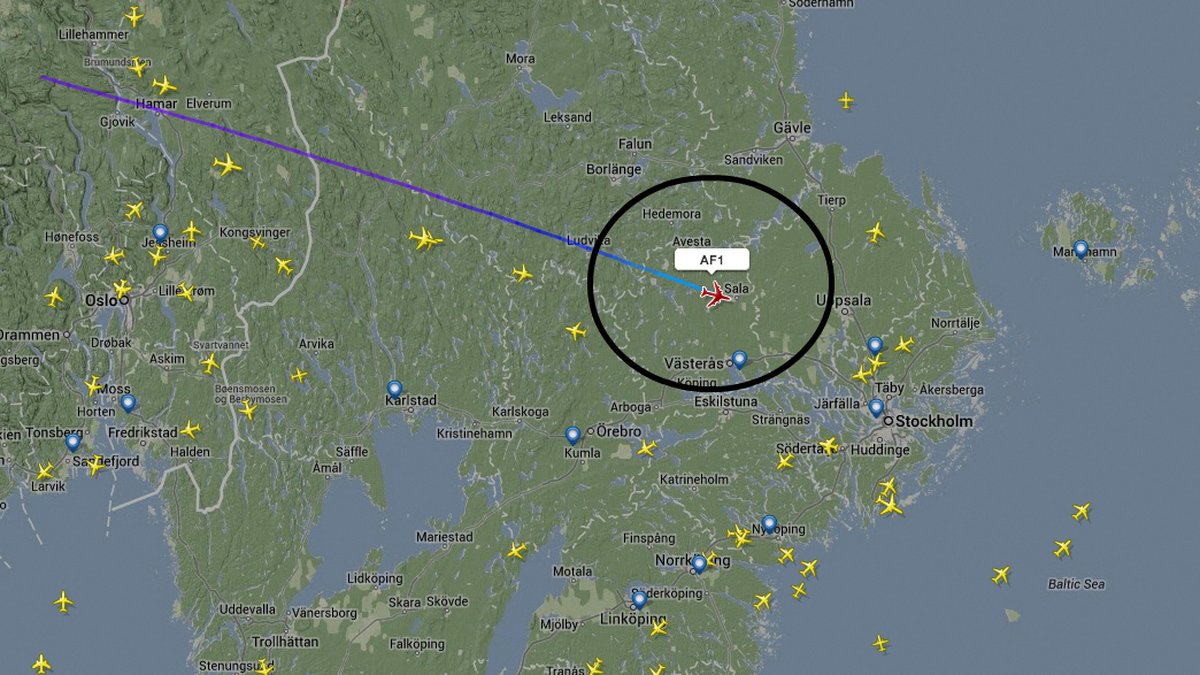 Här flyger Barack Obama över Sverige.