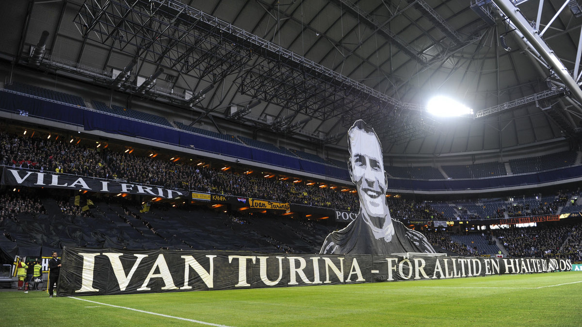 Turina hyllas ofta av AIK:s supportrar.