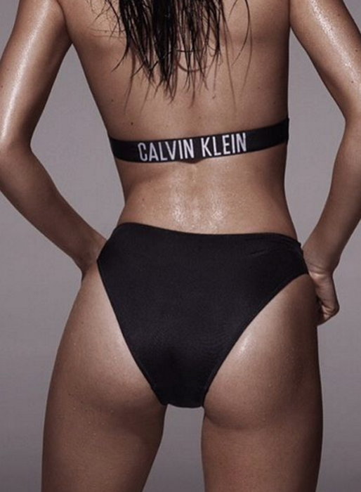 Kendall bjuder på en bild från sin Calvin Klein-kampanj. Kendall bjuder på en bild från sin Calvin Klein-kampanj.