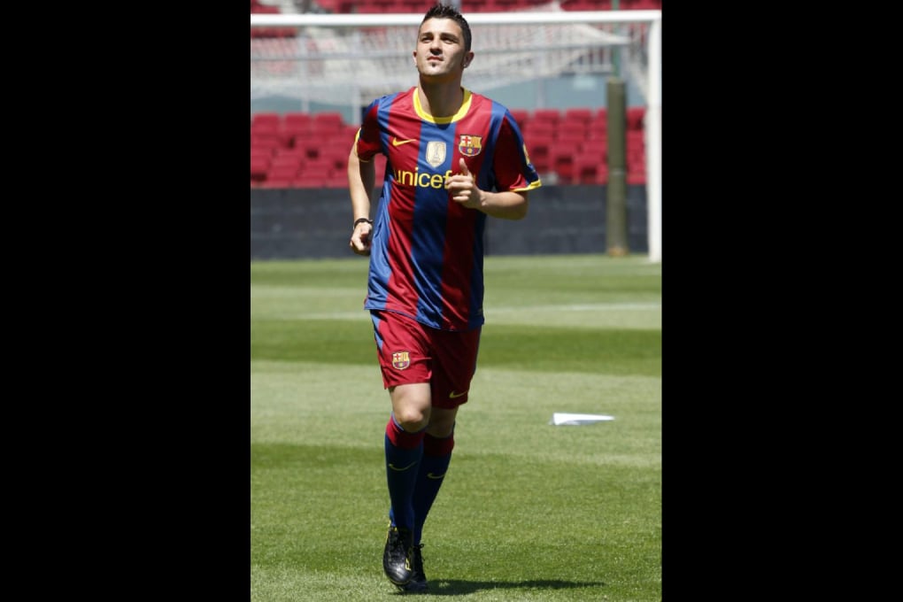 Nyförvärvet David Villa iklädd Barcelonas nya hemmaställ.