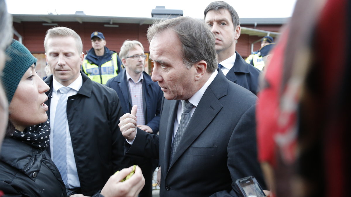 Statsministern beskriver attacken som "en tragedi som drabbar hela Sverige".