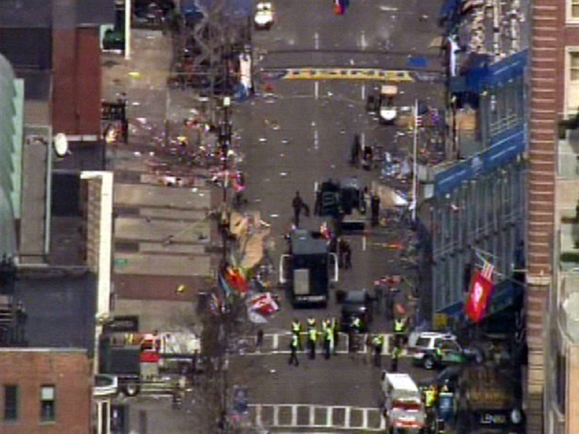Minst 90 personer ska ha skadats i explosionen. Minst 90 personer ska ha skadats i explosionen.