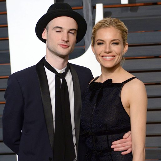 Den 15 juli stod det klart att förhållandet mellan Sienna Miller och Tom Sturridge var över. Då hade paret varit ihop i fyra år och fått dottern Marlowe tillsammans. Anledningen till separationen var deras stressiga scheman. Den 15 juli stod det klart att förhållandet mellan Sienna Miller och Tom Sturridge var över. Då hade paret varit ihop i fyra år och fått dottern Marlowe tillsammans. Anledningen till separationen var deras stressiga scheman.