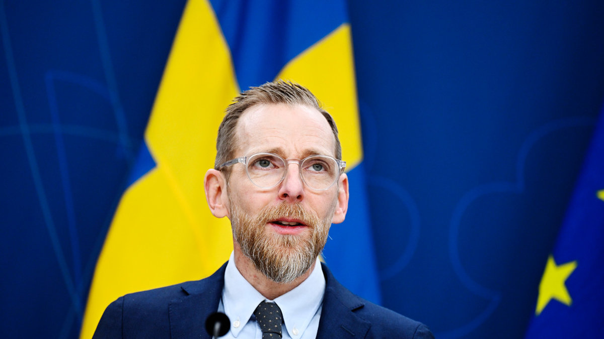 Socialminister Jakob Forssmed (KD) och regeringen satsar på en nationell stödlinje dit personer med psykisk ohälsa ska kunna vända sig dygnet runt.