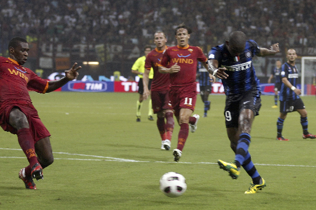 Samuel Eto'o gjorde två mål mot Roma.