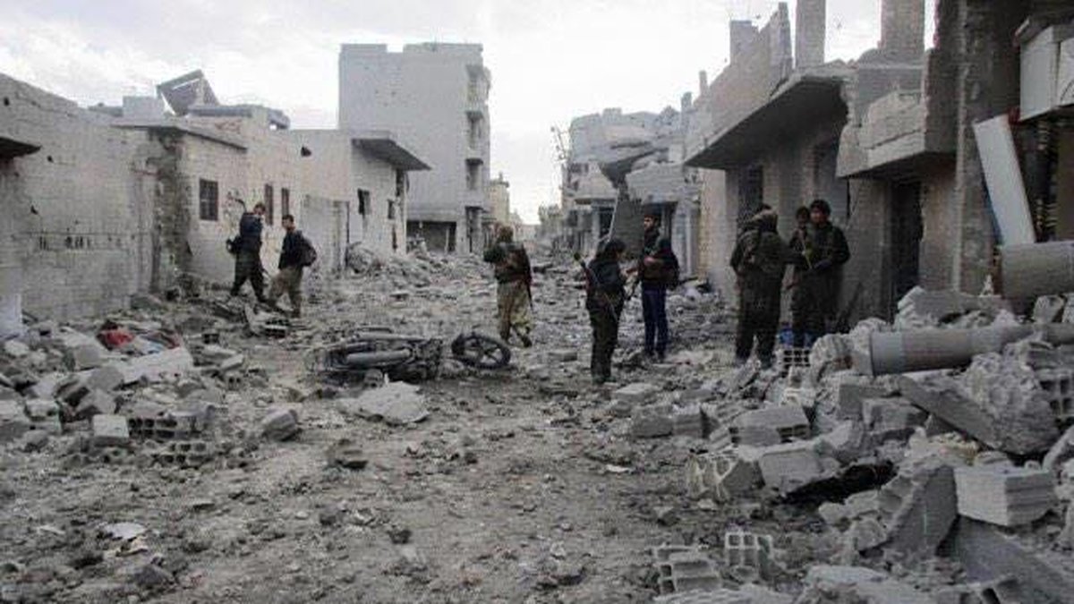Kobane är en stadi ruiner. Rafael kallar det "Stalingrad".