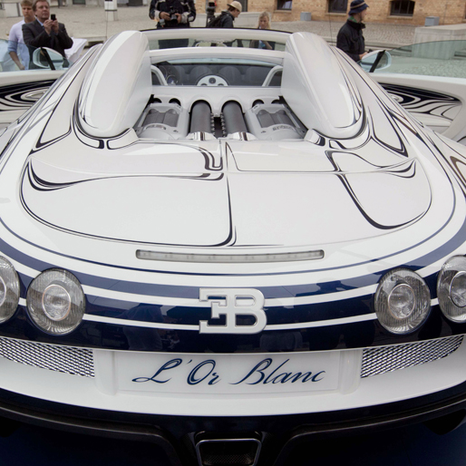 Blue Ivy har en mini Bugatti. Men Jay-Z:s bilsamling är gigantisk och svindyr – han har en bil för varje veckodag. Varje bil kostar miljontals kronor. Värstingen är en present från frugan – en Bugatti Veyron Grand Sport som kostade 13 miljoner kronor. Blue Ivy har en mini Bugatti. Men Jay-Z:s bilsamling är gigantisk och svindyr – han har en bil för varje veckodag. Varje bil kostar miljontals kronor. Värstingen är en present från frugan – en Bugatti Veyron Grand Sport som kostade 13 miljoner kronor.