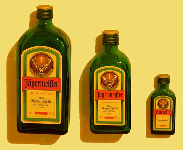 – Lukten av Jägermeister. – Lukten av Jägermeister.