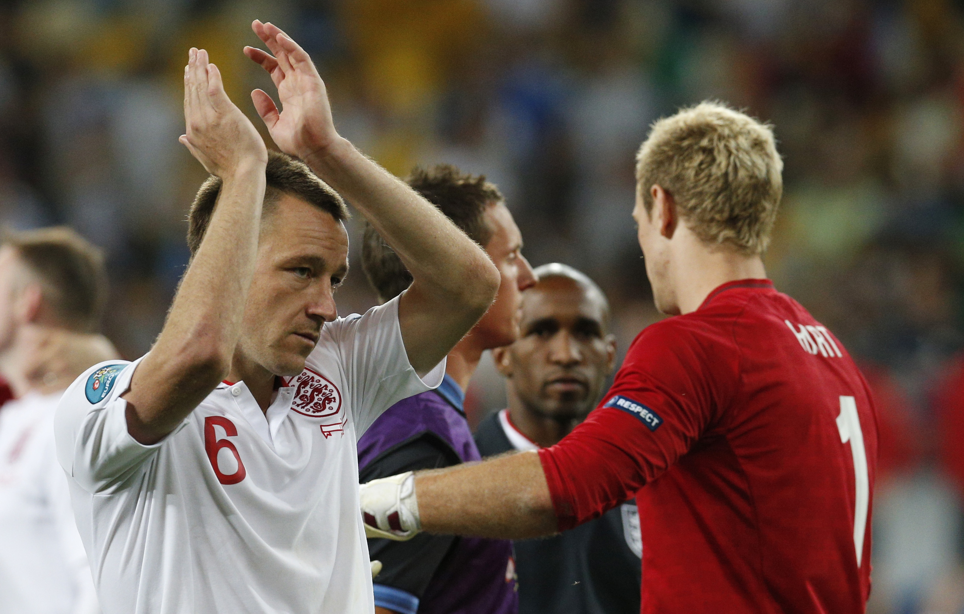Det engelska laget tackade sina fans, trots besvikelsen efter matchen.