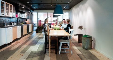 På Regeringsgatan i Stockholm har AMF Fastigheter sitt kontor. På Regeringsgatan i Stockholm har AMF Fastigheter sitt kontor.