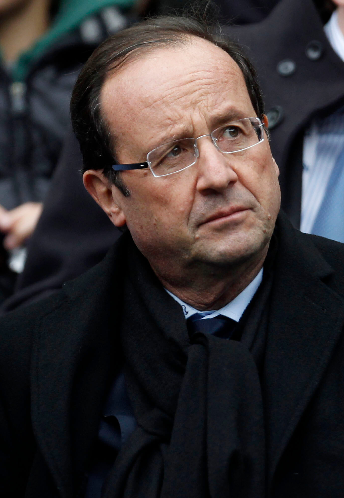 Frankrikes president François Hollande pekar ut IS som ansvariga för attackerna. 