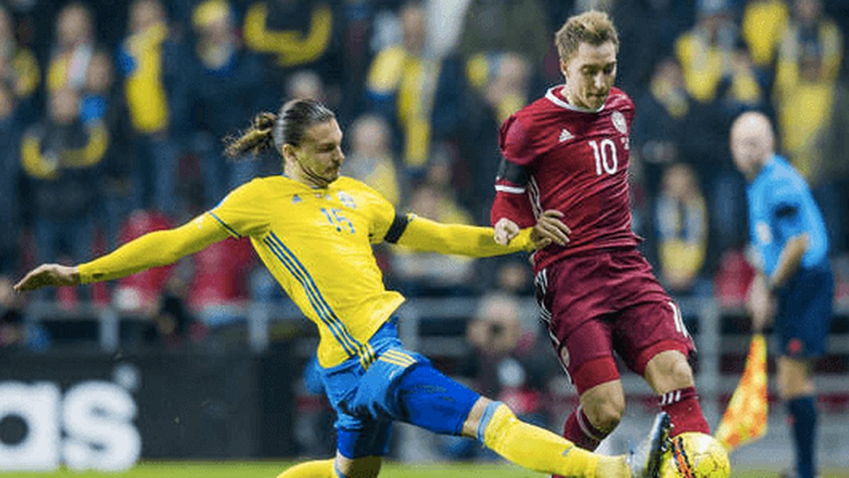 Johansson mot Danmark under EM-playoffmötet.