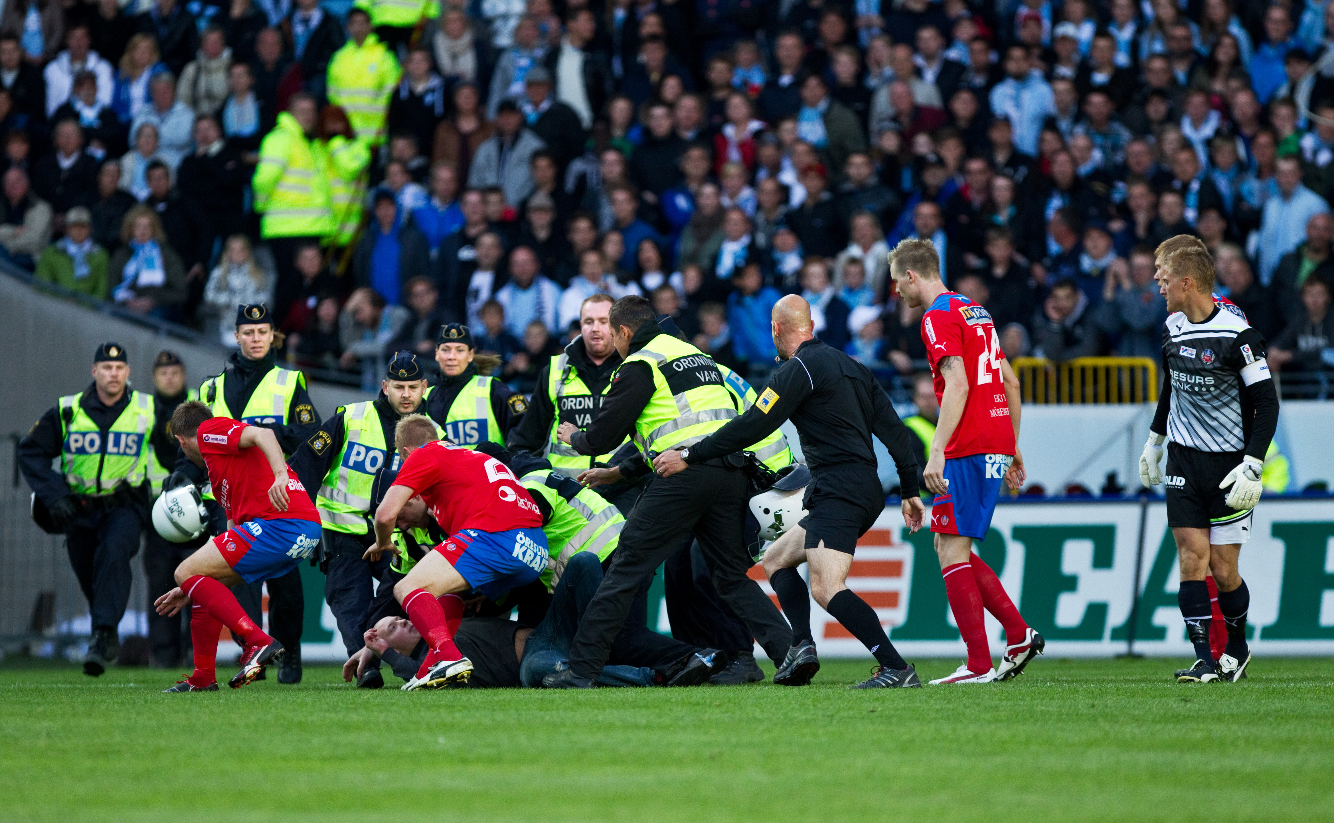 Under tisdagen kan svensk fotboll fått sin halsartär kapad.