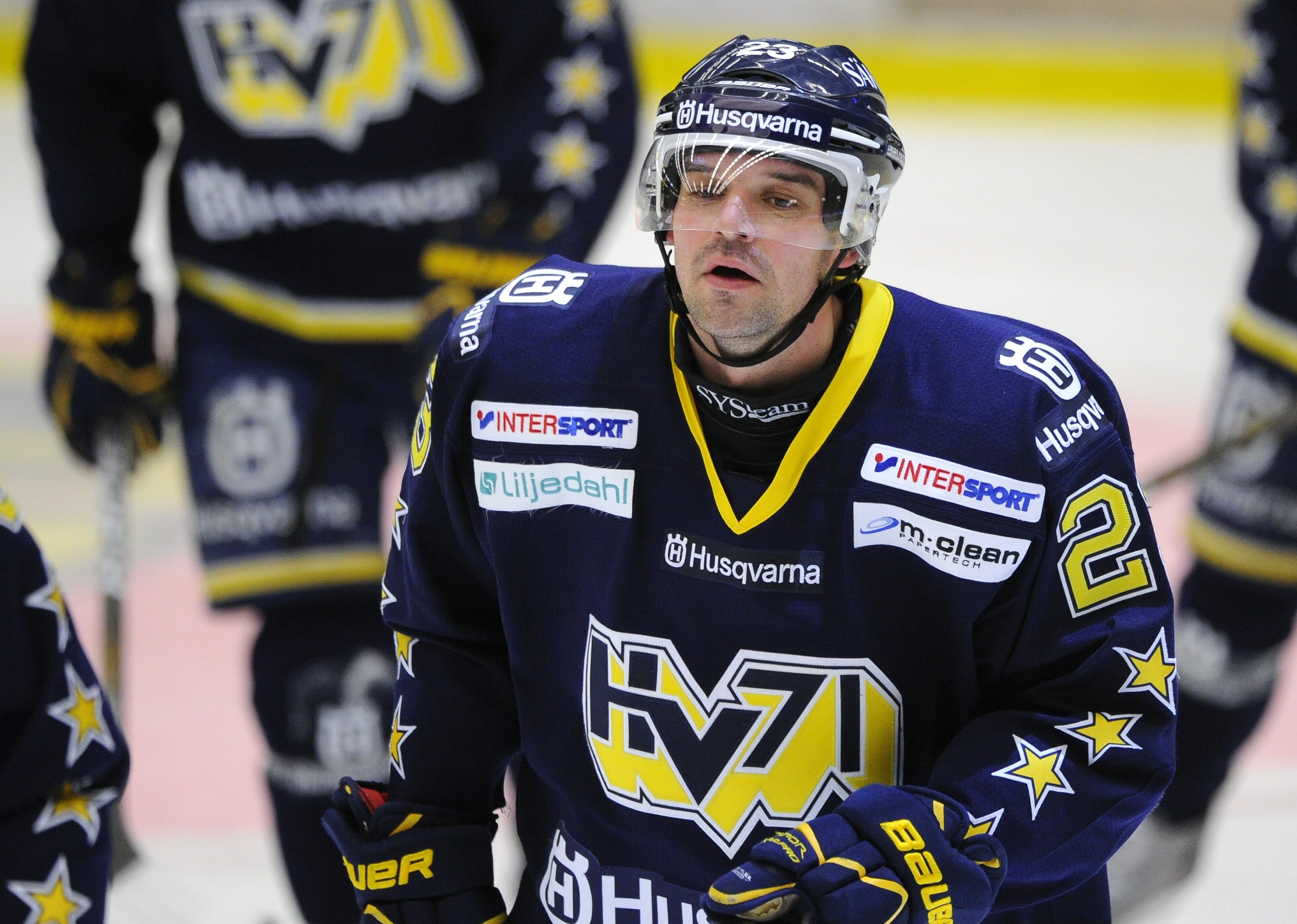 Fredrik Bremberg tvingas bort från HV71.