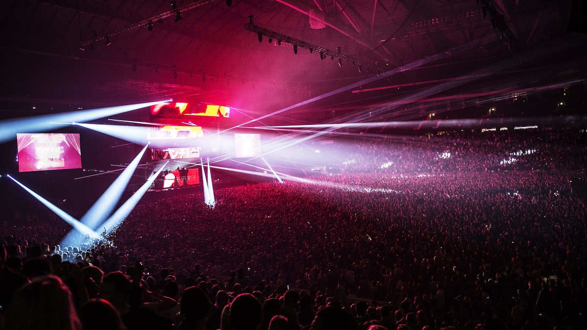 35 000 personer befann sig på plats för att se den första av gruppens tre sista spelningar i Sverige.