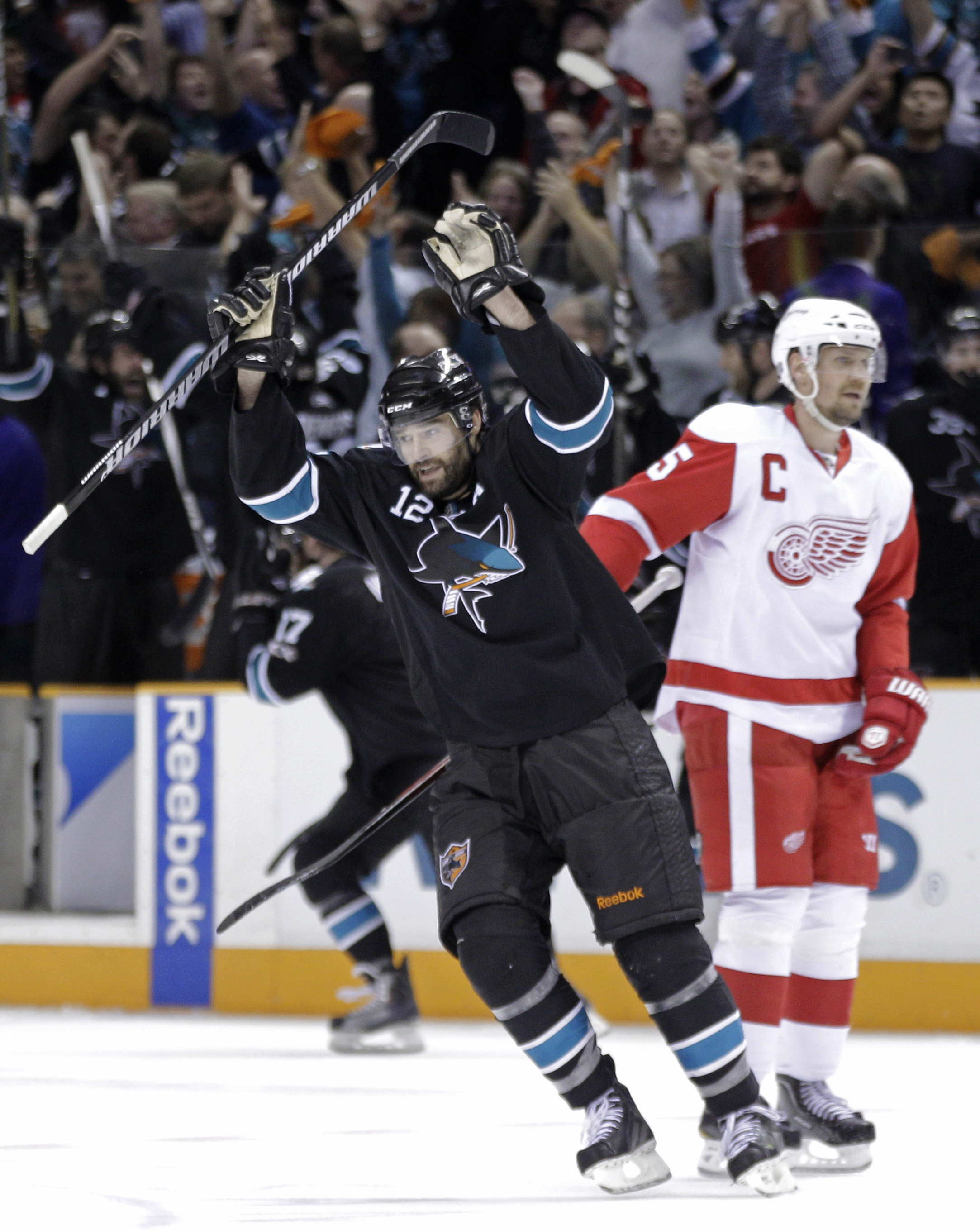 Här kommer därför bilderna från en fantastisk karriär som inneburit bland annat fyra Stanley Cup-segrar och två OS-guld. Här kommer därför bilderna från en fantastisk karriär som inneburit bland annat fyra Stanley Cup-segrar och två OS-guld.