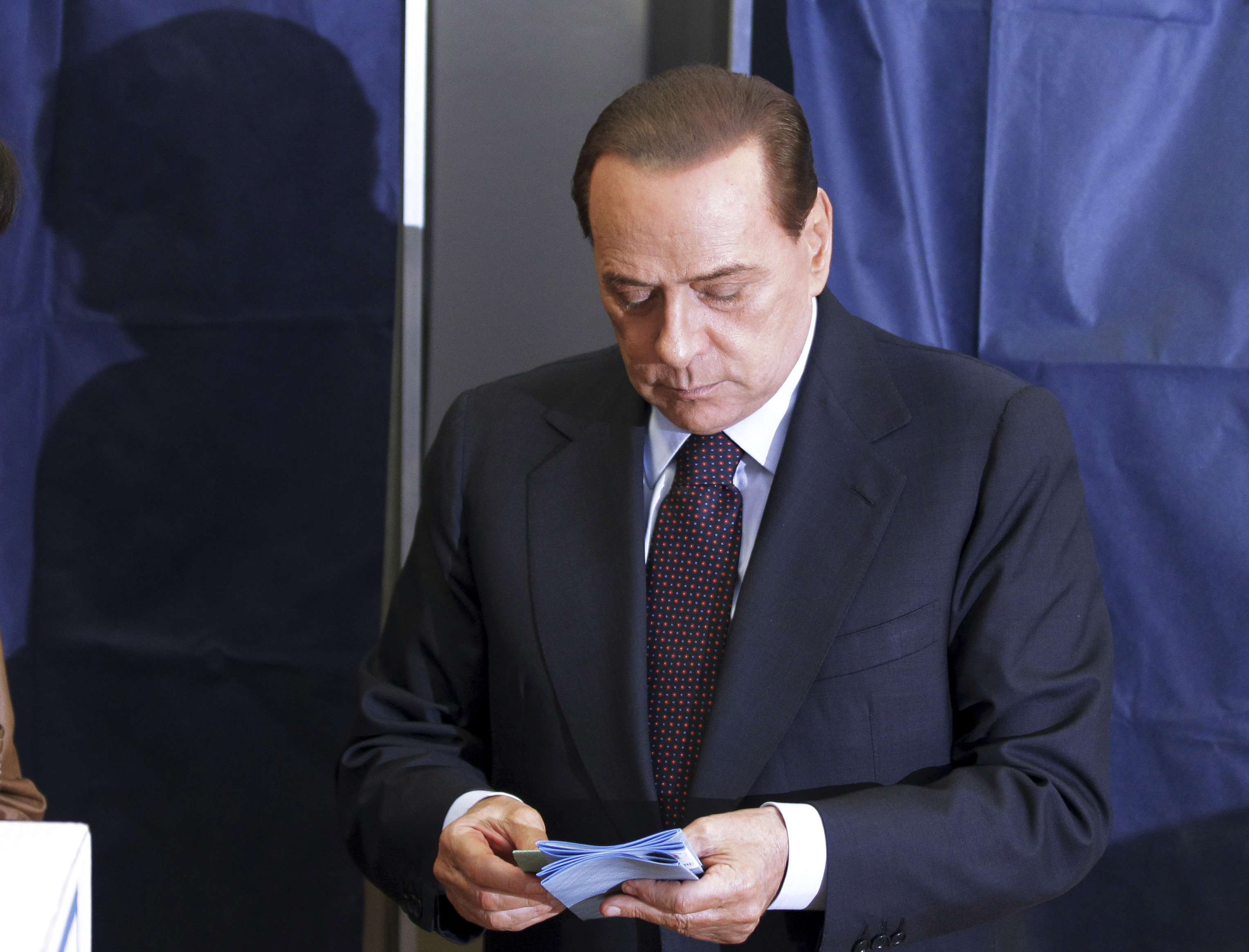 Brott och straff, Neapel, Italien, Milano, Silvio Berlusconi, Maffia, Sex- och samlevnad