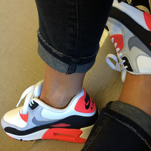 Victoria Beckham gillar sina nya Nikes. Victoria Beckham gillar sina nya Nikes.