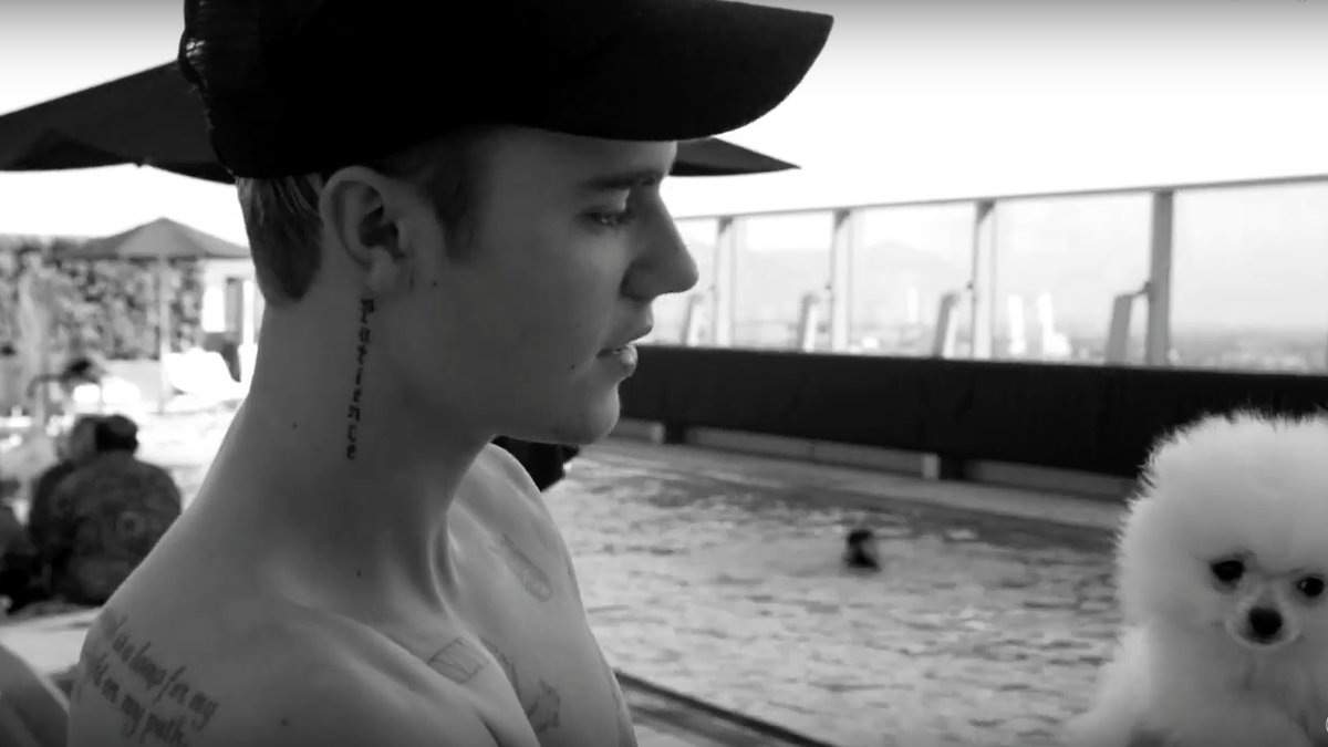 Justin bjuder fansen på en akustisk version av "What do you mean". 