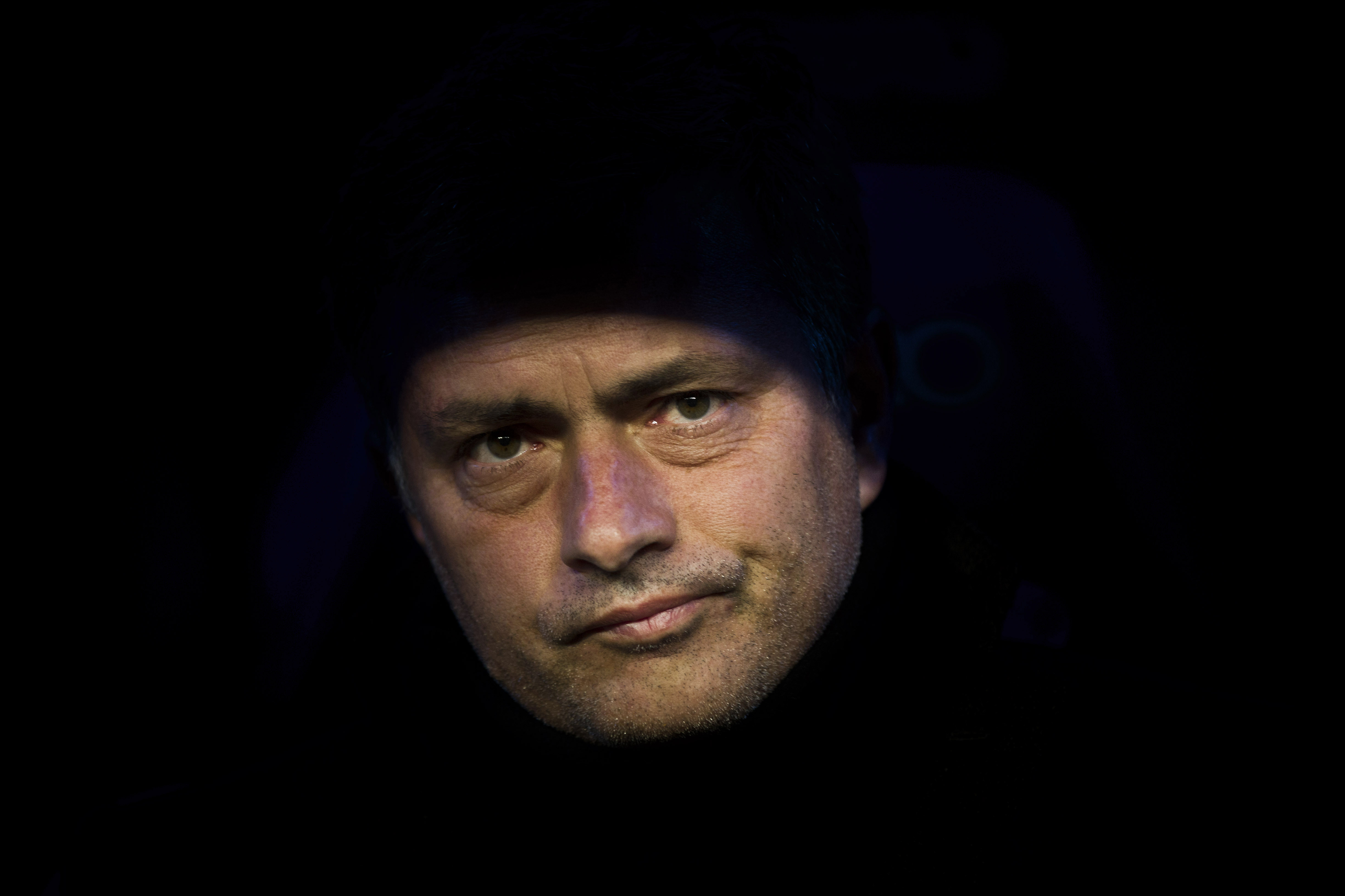 I mörkret lurar José Mourinho.