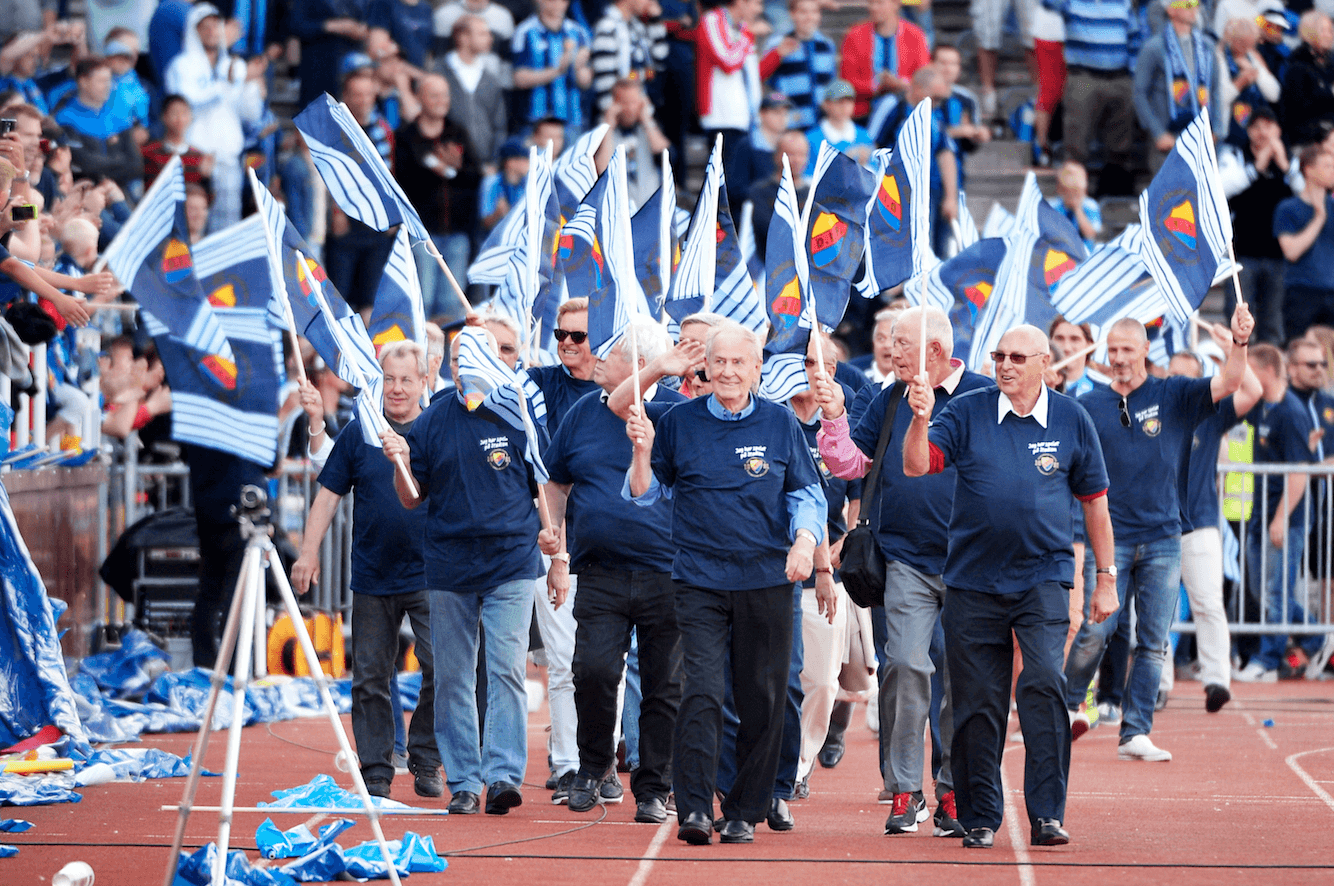 Djurgården tar hand om sina gamla spelare. Här i sista matchen på Stockholm Stadion. Djurgården tar hand om sina gamla spelare. Här i sista matchen på Stockholm Stadion.