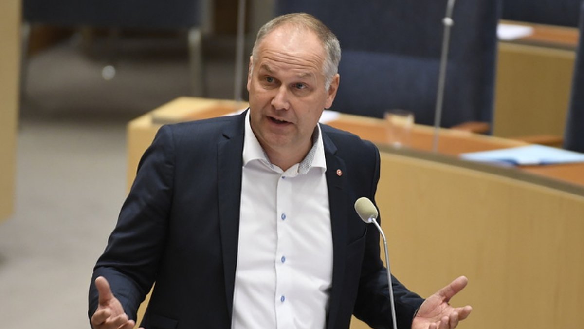 Vänsterpartiet har svårt att lyfta - Sjöstedts parti backar 0,3 och är nu på 7,7 procent. 