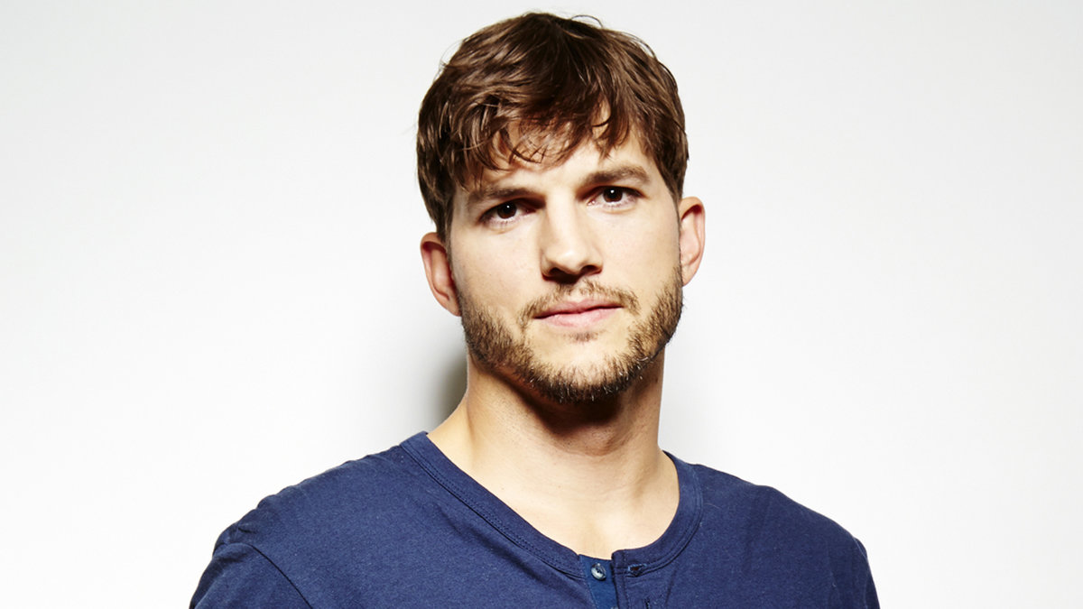 Hollywoods eviga ungkarl Ashton Kutcher var även han med på listan. Ashton är nu förlovad med Mila Kunis. 