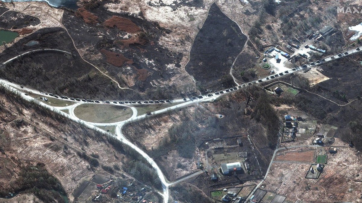 Den ryska konvojen som fångats på satellitbilder uppges ha nått fram till Kievs utkant.