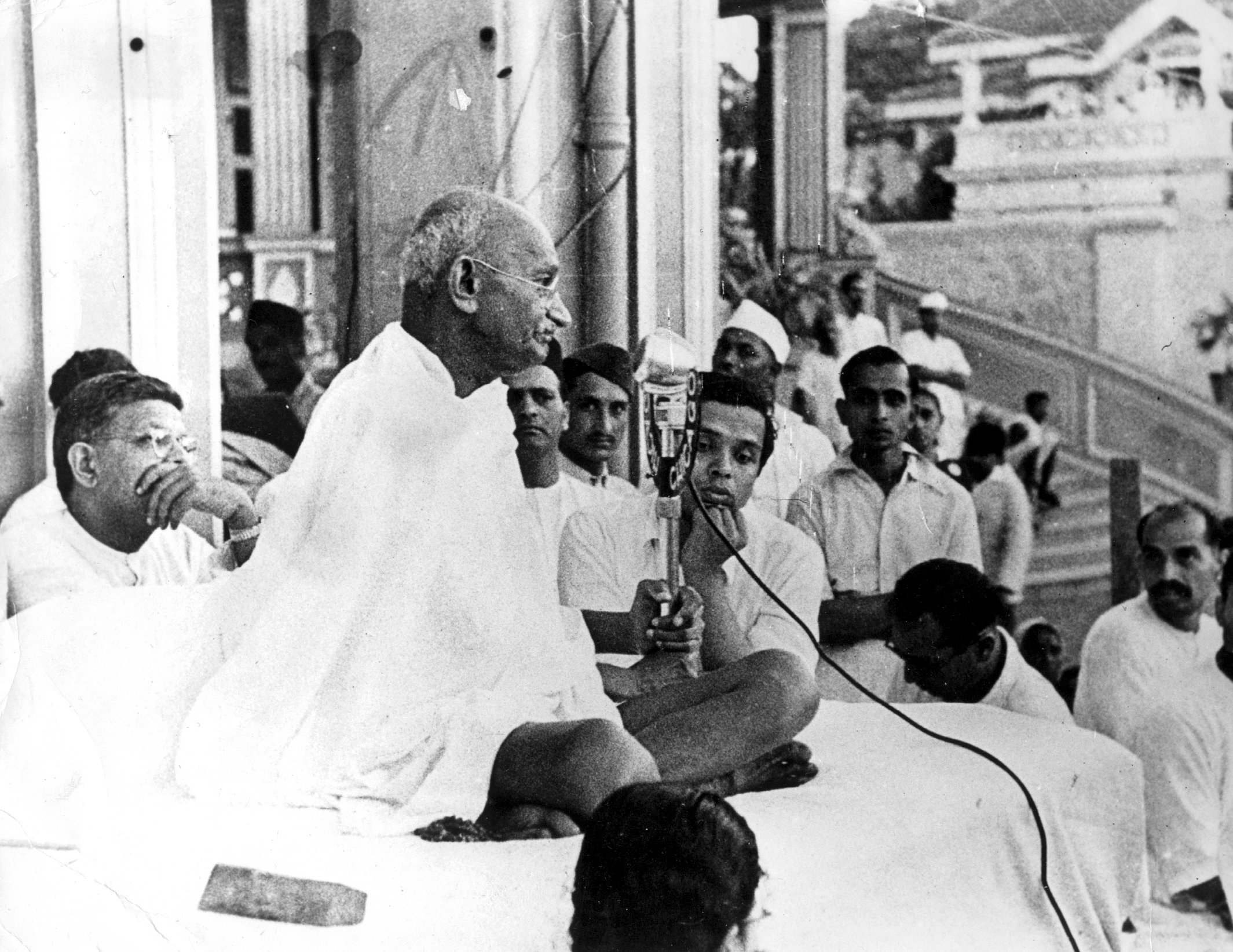 Mahatma Gandhi ledde på 40-talet en ickevåldskampanj för att få slut på den brittiska koloniseringen av Indien.