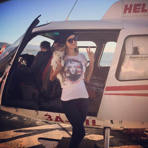 Paris Hilton ska ta en tur i helikoptern. Paris Hilton ska ta en tur i helikoptern.