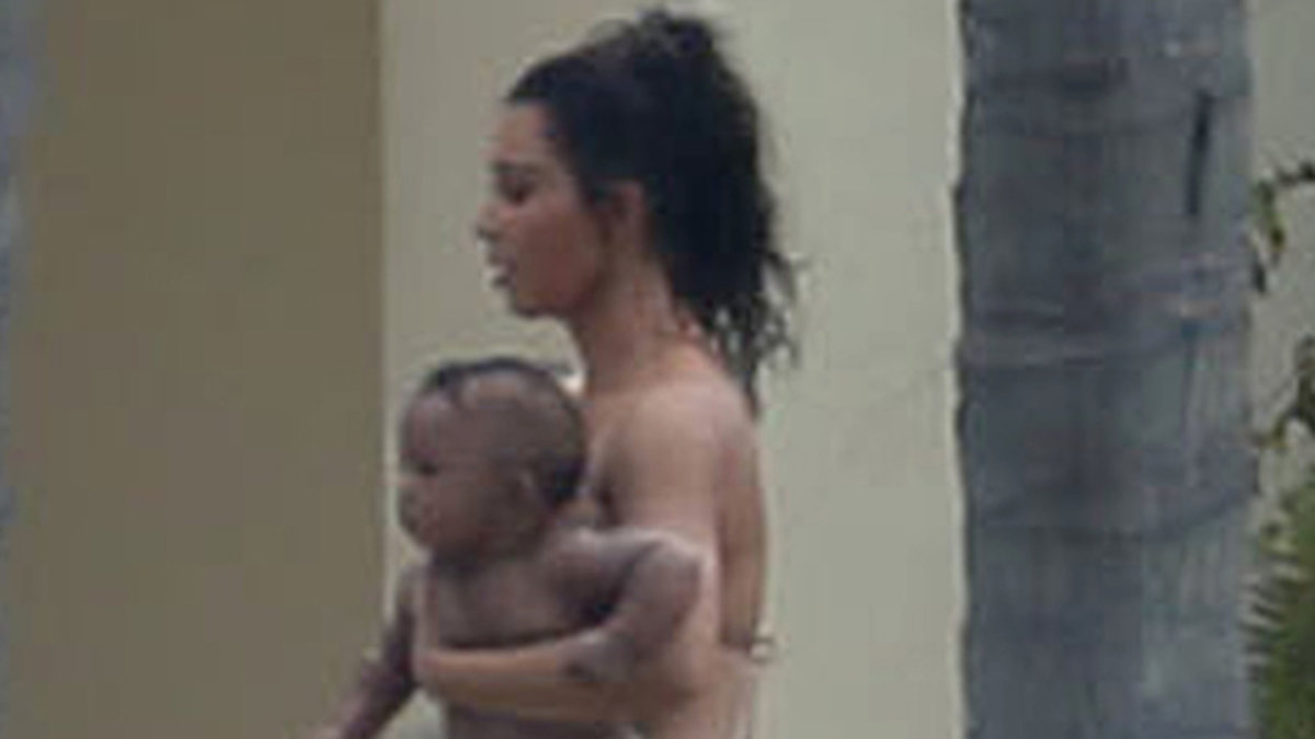 Kim Kardashian njuter av lite semester med sina kids. 