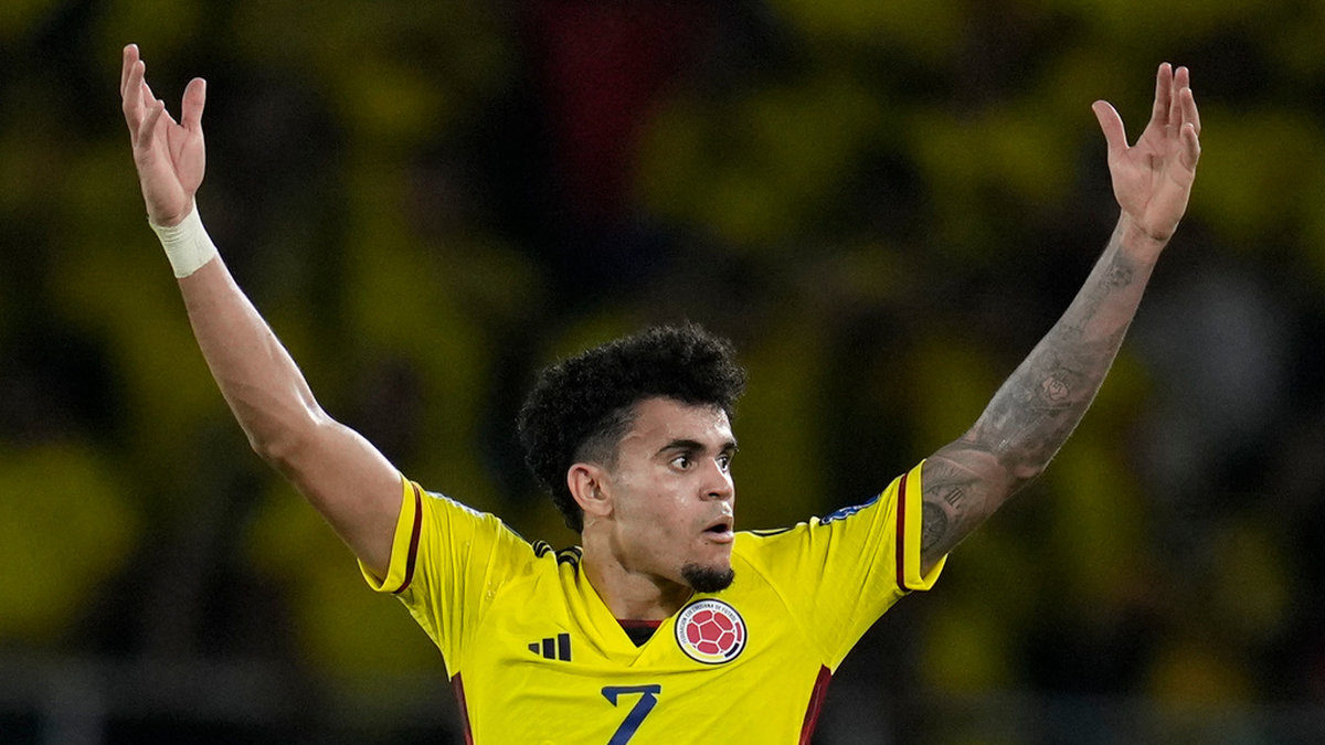 Colombias anfallare Luis Díaz blev matchvinnare i segern i VM-kvalet mot Brasilien genom att göra Colombias båda mål. På läktaren satt hans pappa som nyligen var kidnappad av ELN-gerillan i några veckor.