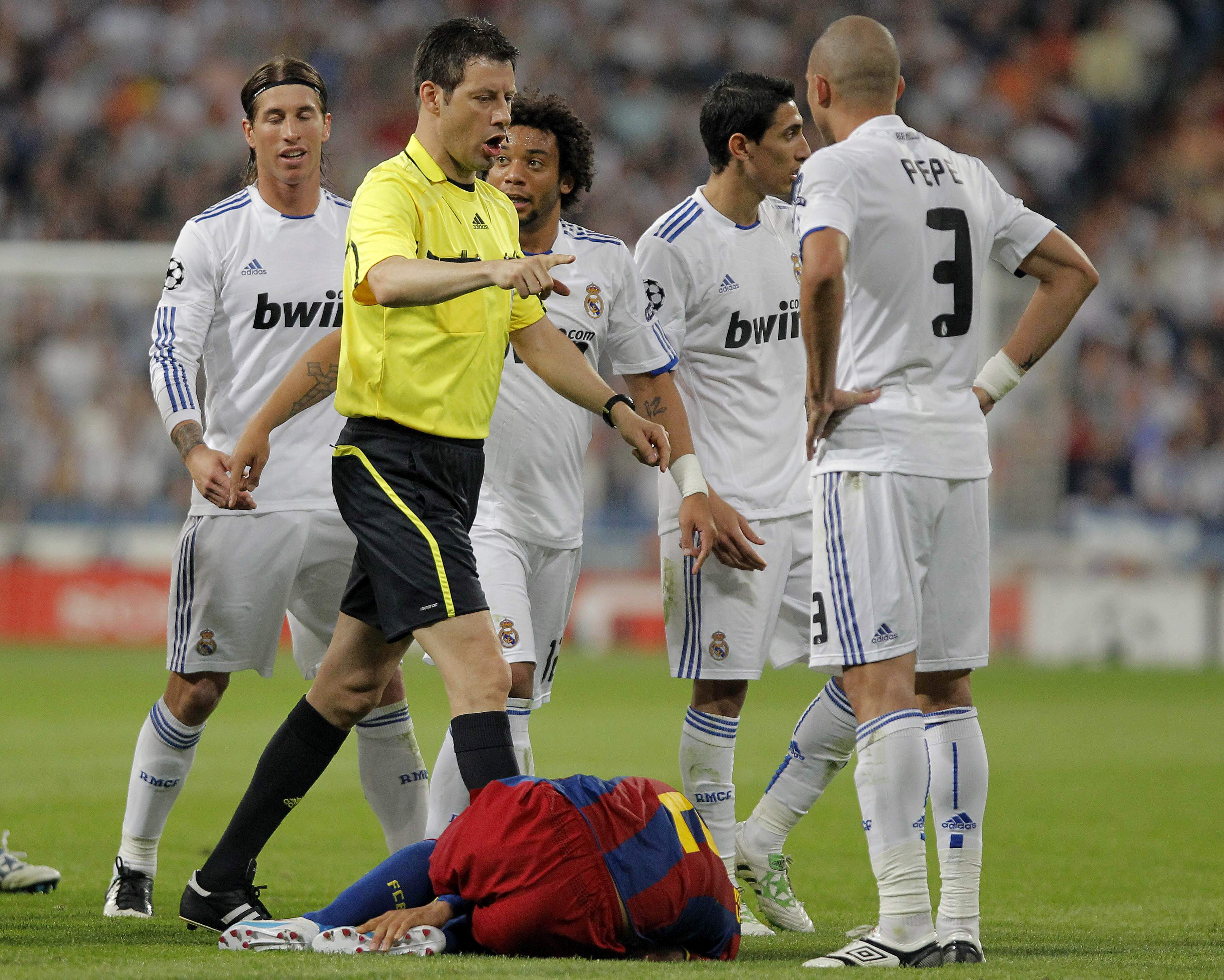 Pepe fick rött kort efter stämplingen av den brasilianska högerbacken.