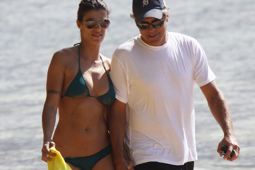 Elisabetta Canalis och George Clooney på beachen.