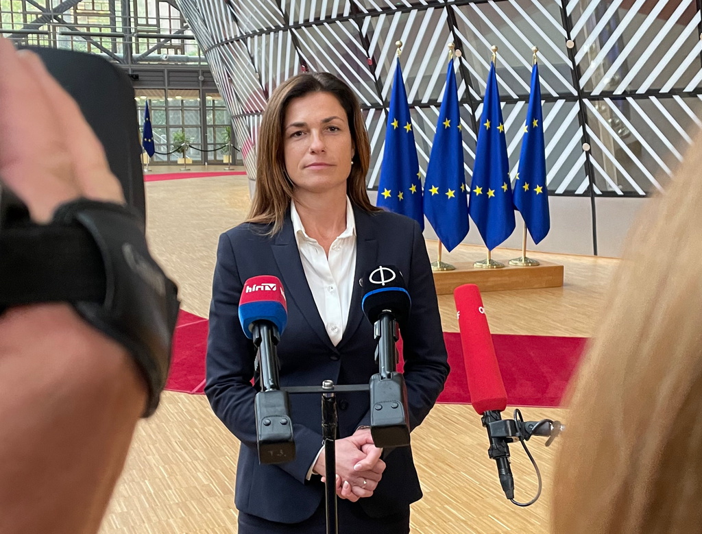 Ungerns justitieminister Judit Varga på väg in till fredagens EU-ministermöte i Bryssel.